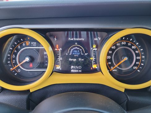Used 2020 Jeep Wrangler Unlimited Sahara AWD/4WD image 23