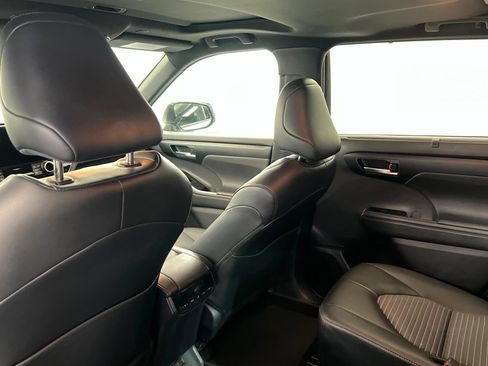 Used 2025 Toyota Highlander XSE AWD/4WD image 20