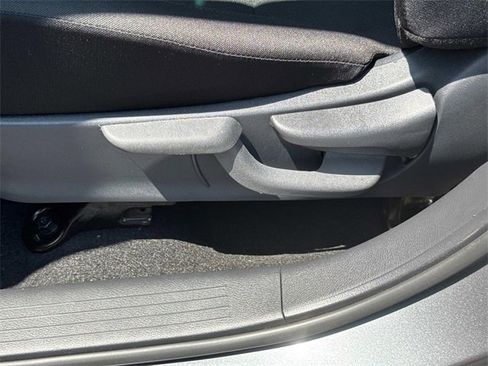 New 2025 Nissan Kicks Play S image 21