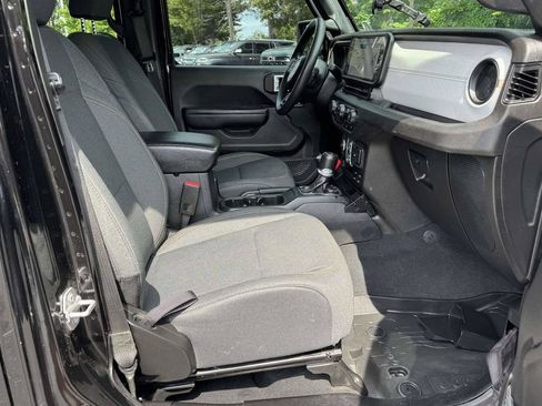 Used 2024 Jeep Gladiator Sport AWD/4WD image 14