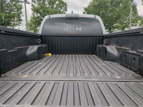 Used 2021 Toyota Tacoma SR5 RWD image 29