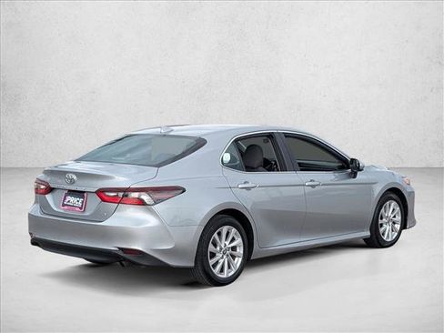 Used 2023 Toyota Camry LE image 5