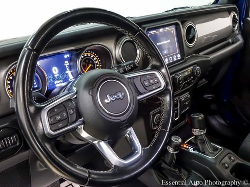 Used 2020 Jeep Wrangler Unlimited Sahara w/ Uconnect 4C Nav & Sound Group AWD/4WD image 15