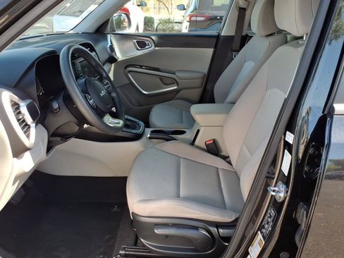 Used 2023 Kia Soul LX FWD image 12