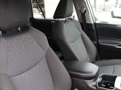 Certified 2022 Toyota RAV4 XLE FWD image 27