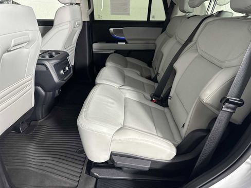 Used 2025 Ford Expedition Platinum image 24