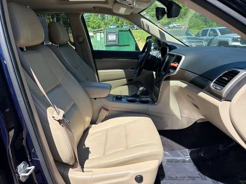 Used 2017 Jeep Grand Cherokee Limited AWD/4WD image 29