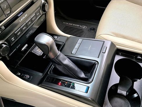 Used 2023 Lexus GX 460 Luxury w/ Sport Design Package image 15