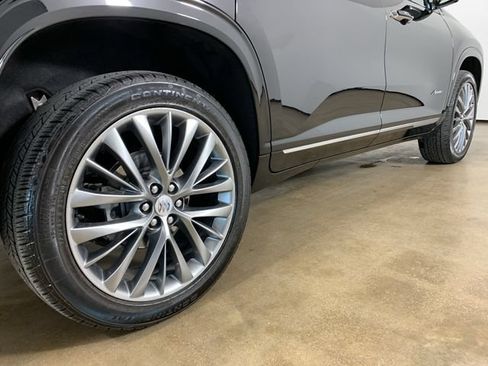 Used 2025 Buick Enclave Avenir w/ Super Cruise Package AWD/4WD image 9