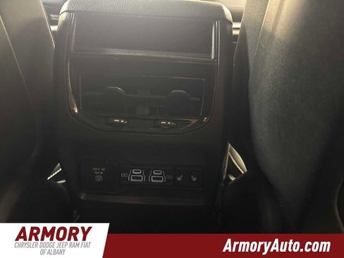 Used 2023 Jeep Grand Cherokee Limited image 36