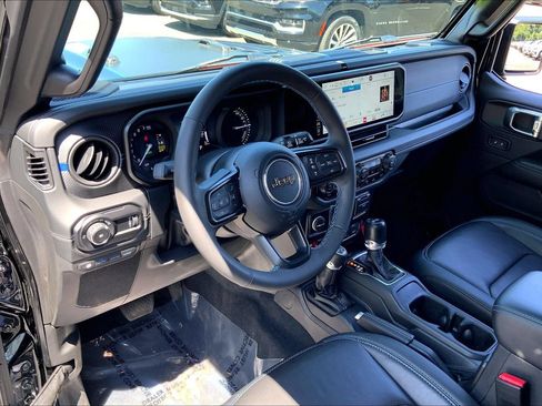 Used 2024 Jeep Wrangler Unlimited Rubicon 4xe AWD/4WD image 15