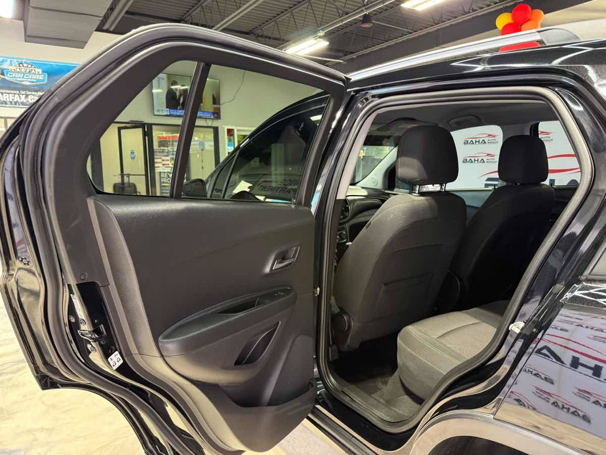 Used 2020 Chevrolet Trax LT AWD/4WD image 33