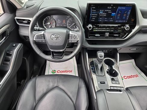 Used 2022 Toyota Highlander Platinum FWD image 19