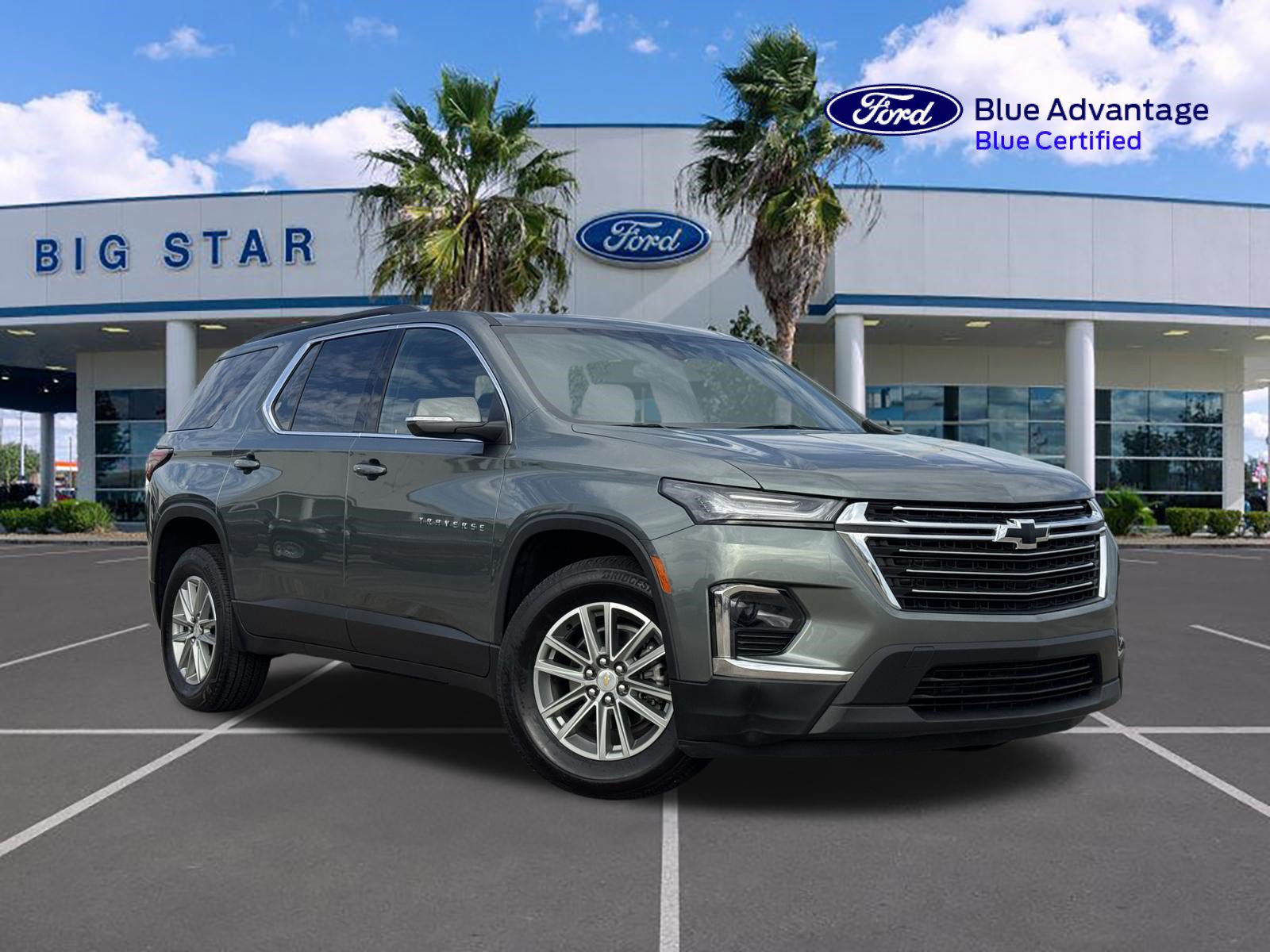 Used 2023 Chevrolet Traverse LT FWD image 1
