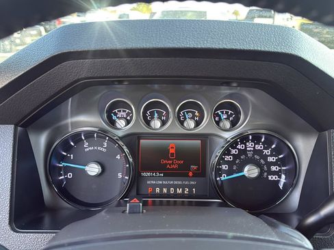 Used 2011 Ford F250 Lariat w/ Lariat Interior Pkg AWD/4WD image 16