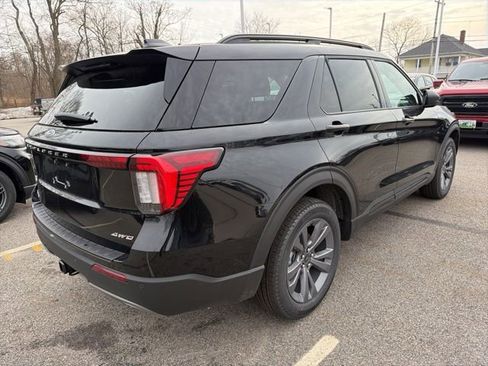 New 2026 Ford Explorer Active w/ Active Comfort Package image 3