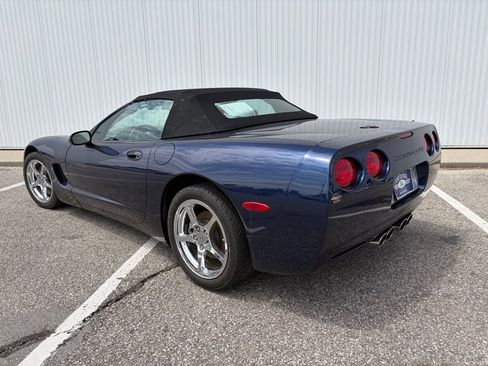 Used 2000 Chevrolet Corvette Convertible w/ Memory Pkg RWD image 3