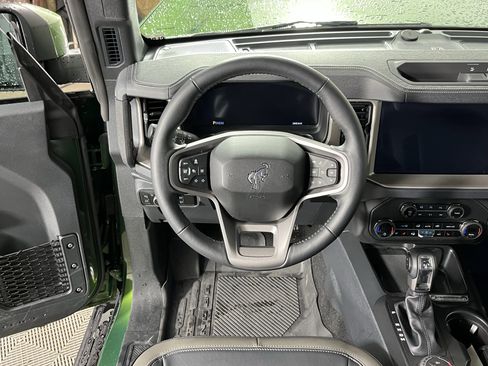 Used 2025 Ford Bronco Outer Banks image 12