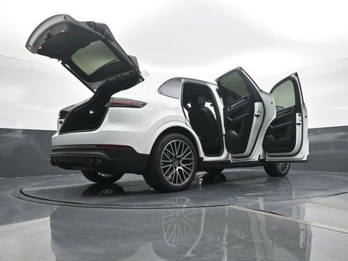 Certified 2020 Porsche Cayenne AWD/4WD image 25