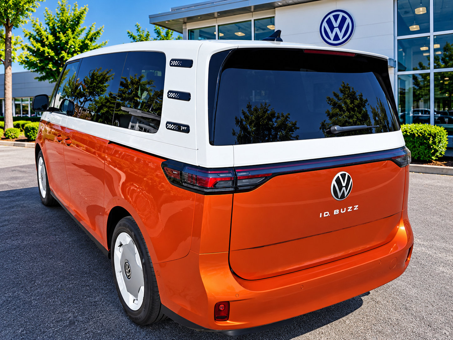 Used 2025 Volkswagen ID. Buzz 1st Edition AWD/4WD image 19
