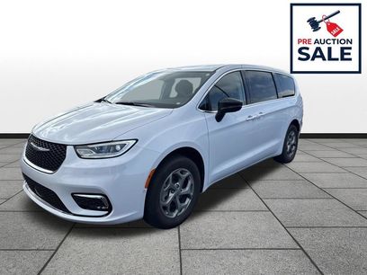 Used 2024 Chrysler Pacifica Limited