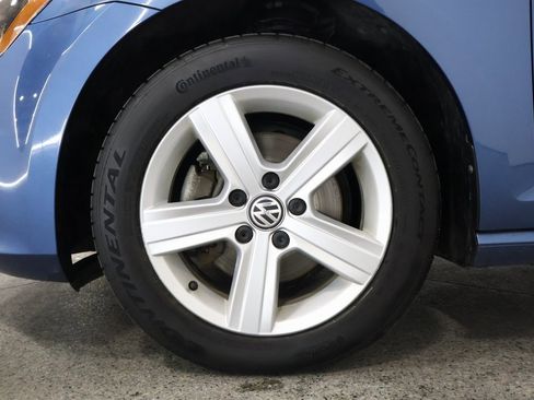 Used 2017 Volkswagen Golf Wolfsburg Edition image 5