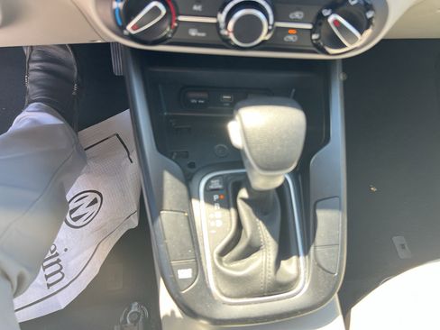 Used 2025 Kia Soul LX w/ LX Technology Package image 14