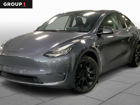 Used 2022 Tesla Model Y Long Range image 1