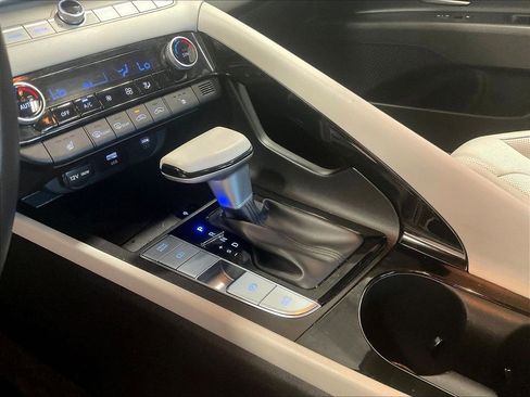 Certified 2025 Hyundai Elantra Limited FWD image 20