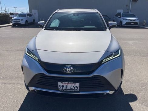 Used 2024 Toyota Venza XLE image 2