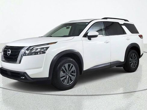 Certified 2025 Nissan Pathfinder SV FWD image 3