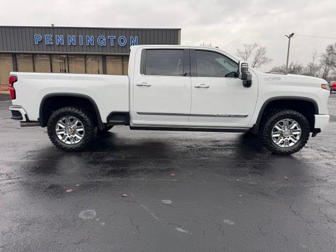 Used 2024 Chevrolet Silverado 2500 High Country w/ High Country Premium Package image 8