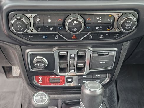 Used 2022 Jeep Wrangler Unlimited Rubicon 4xe w/ Cold Weather Group AWD/4WD image 30