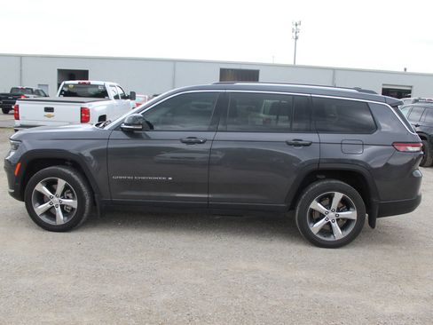 Used 2022 Jeep Grand Cherokee L Limited w/ MOPAR Finishing Package AWD/4WD image 3
