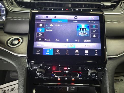 New 2025 Jeep Grand Cherokee Limited image 14