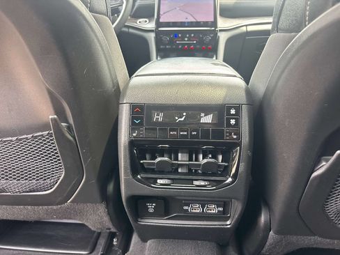 Used 2023 Jeep Grand Cherokee L Limited w/ Luxury Tech Group II AWD/4WD image 14