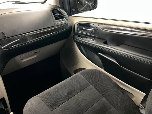 Used 2014 Dodge Grand Caravan American Value Package w/ UConnect Hands-Free Group image 10
