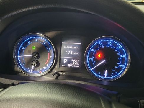 Used 2019 Toyota Corolla LE image 23