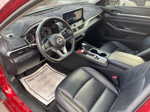 Used 2023 Nissan Altima 2.5 SR w/ SR Premium Package image 25