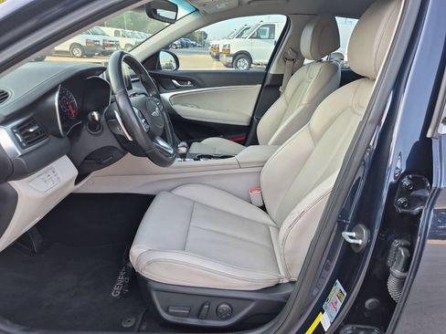 Used 2019 Genesis G70 2.0T Advanced RWD image 11