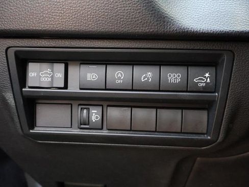 Used 2022 Toyota Tundra SR5 w/ SR5 Convenience Package AWD/4WD image 41