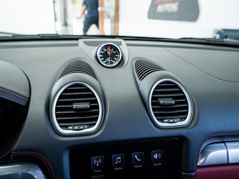 Used 2025 Porsche 718 Boxster image 46