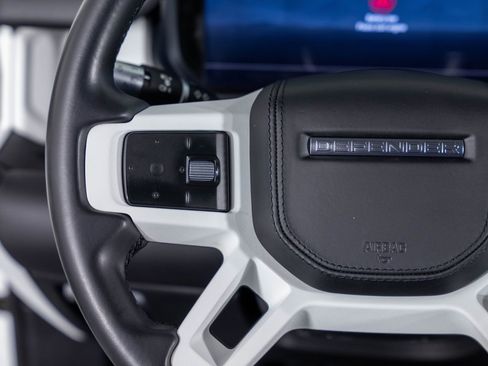 Used 2020 Land Rover Defender 110 HSE image 31