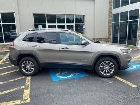 Used 2019 Jeep Cherokee Latitude Plus AWD/4WD image 14