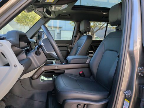 Used 2024 Land Rover Defender 110 S image 16