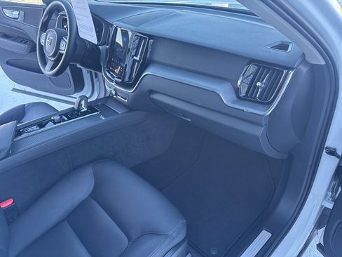 Certified 2025 Volvo XC60 B5 Core image 39