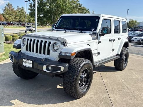 Used 2018 Jeep Wrangler Unlimited Sahara AWD/4WD image 10