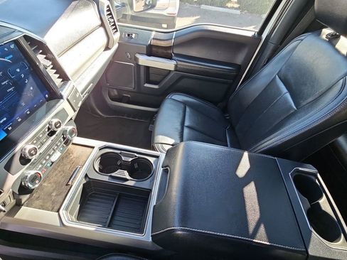Used 2022 Ford F250 Lariat w/ Black Appearance Package image 18