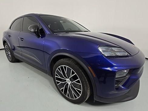 Used 2024 Porsche Macan 4 Electric image 7