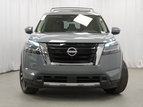 Used 2024 Nissan Pathfinder Platinum w/ Cargo Package image 7